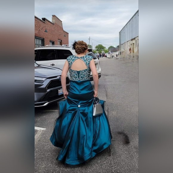 Mac Duggal MacDuggal Mermaid Dress 10/8/6 - Picture 4 of 5